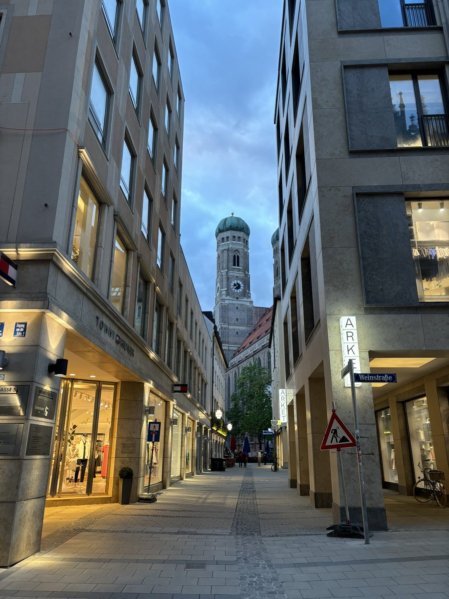 annaprsa's tweet photo. Munchin in München https://t.co/eDKZa3a926