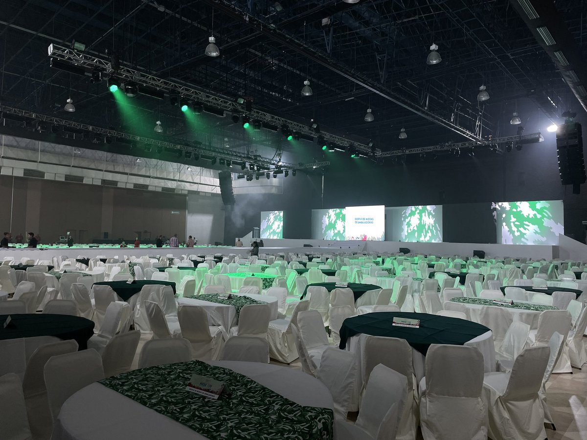 TVTenlinea's tweet photo. #DesfileDeModas 👗✨Ya comienzan los preparativos para que comience el Desfile de Modas #EternamenteFlor2024. https://t.co/yFj3QoOVWu