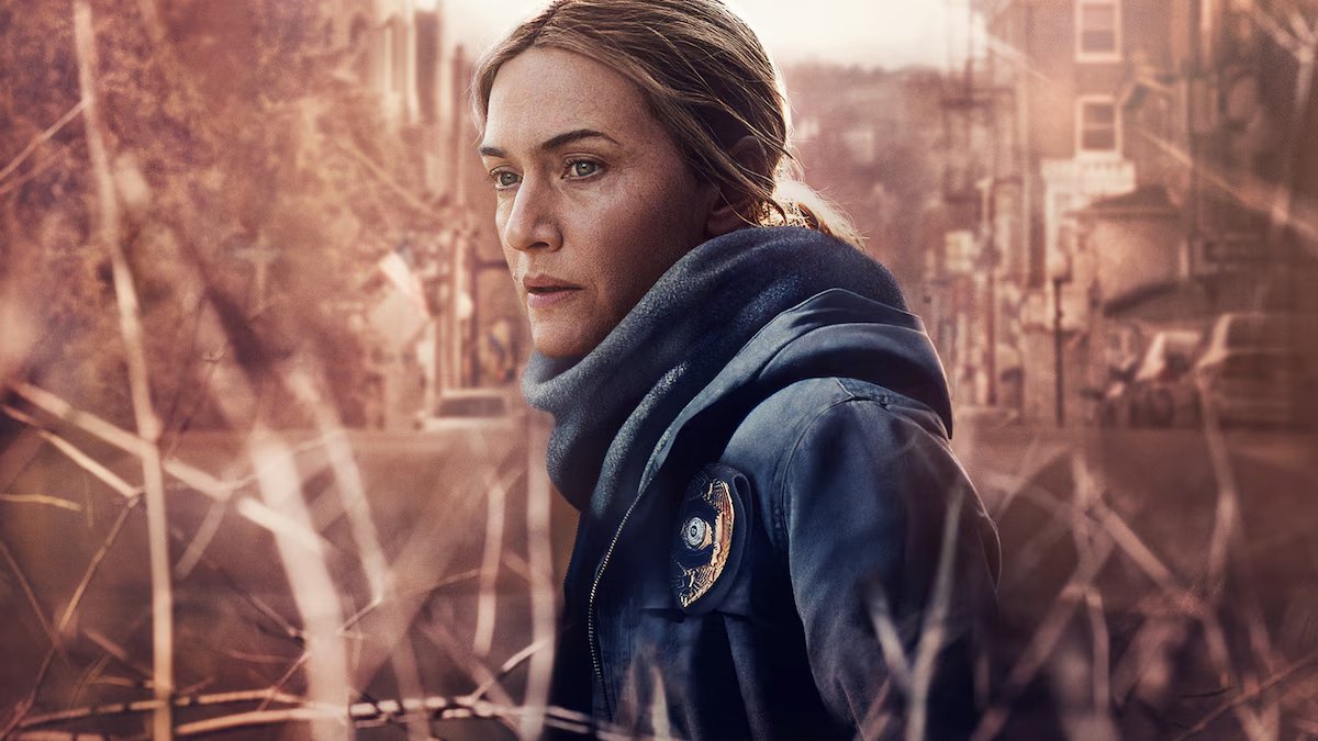 SerieManiacos's tweet photo. Há exatos 3 anos estreava na HBO a minissérie Mare of Easttown.

Com uma atuação poderosa de Kate Winslet, a produção misturou a trama criminal com uma drama familiar exemplarmente construído. 

Facilmente uma das melhores minisséries da emissora e uma das melhores da TV americana.