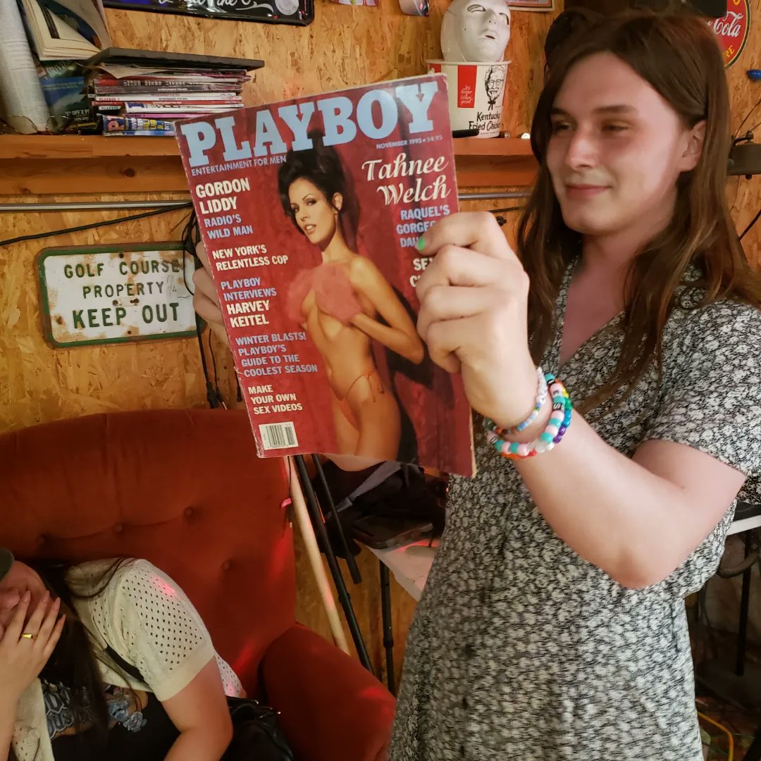 THECAVVES's tweet image. hi hi hi sorry i literally suck at posting on here but our next gig is in Wichita at Girl Hell :) playing with our buddies @ApathyUnit &amp;amp; Horse Bitch (CO) 🎉🎉

&amp;lt;&amp;lt;APR 25 // 6:30PM // $10&amp;gt;&amp;gt;

see u there!!! ;)