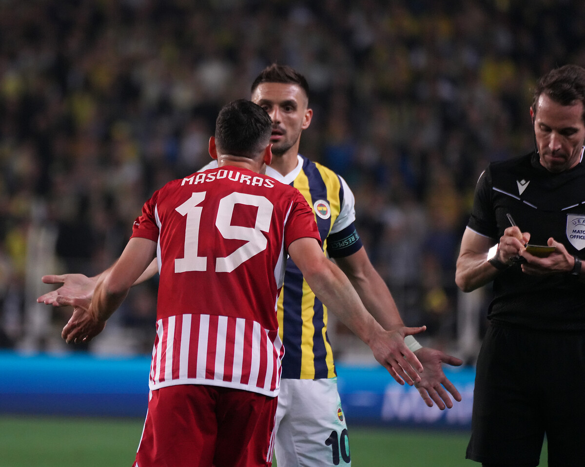 MAÇ SONUCU | Fenerbahçe 1-0 Olympiakos ⚽️ 12' İrfan Can Kahveci 🟥 120+4' Ntoi Fenerbahçe, UEFA Avrupa Konferans Ligi çeyrek final rövanşında normal süresi 1-0 biten maçta Yunanistan ekibi Olympiakos'a penaltılarda 3-2 kaybederek elendi.