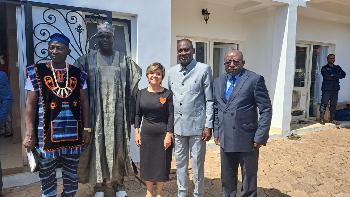 #ColombiaEnÁfrica – Seguimos reportando desde el continente africano, donde la directora de la @UAcuerdoPaz, @GloriaCuartas, continúa como delegada del gobierno colombiano intercambiando experiencias y aprendizajes sobre la paz. 🧵1/5