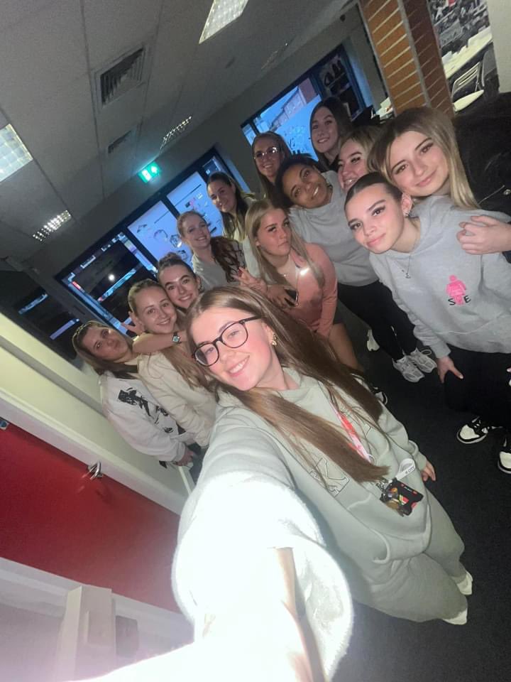 🩷SHE🩷 Tonight R SHE ambassadors had a chill night with some tea, snacks and games 😂 The girls have been working so hard planning their workshops so they definitely deserved a relaxing session ☺️ #SHE #positiveyouth #TNLCommunityFund @TNLComFundNI