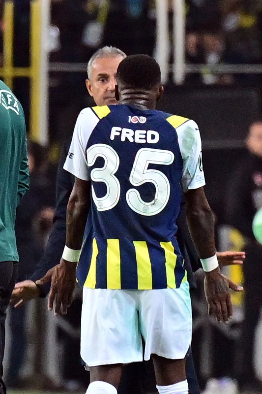 Yaptığın değişikliklerle Fenerbahçe turu verdi İsmail Kartal yazıklar olsun! Zajc - Krunic orta sahasında ısrara devam et. #FBvOLY