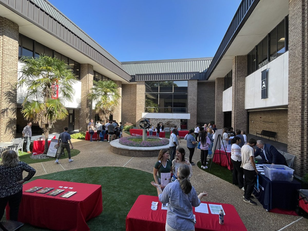 Big thanks to our campus partners for showing up today plus twice in March as we hosted @AikenPublicSch juniors for an introductory #campusvisit. Their #college search is well underway! #USCAiken #AikenSC