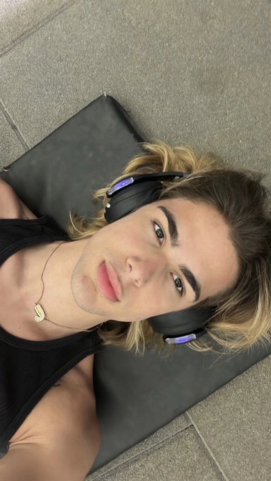 Tentando ficar gostoso 😰 https://t.co/gSkYSnJsYI<a href="/tag/halloween"class="tags"><span>#halloween</span></a>