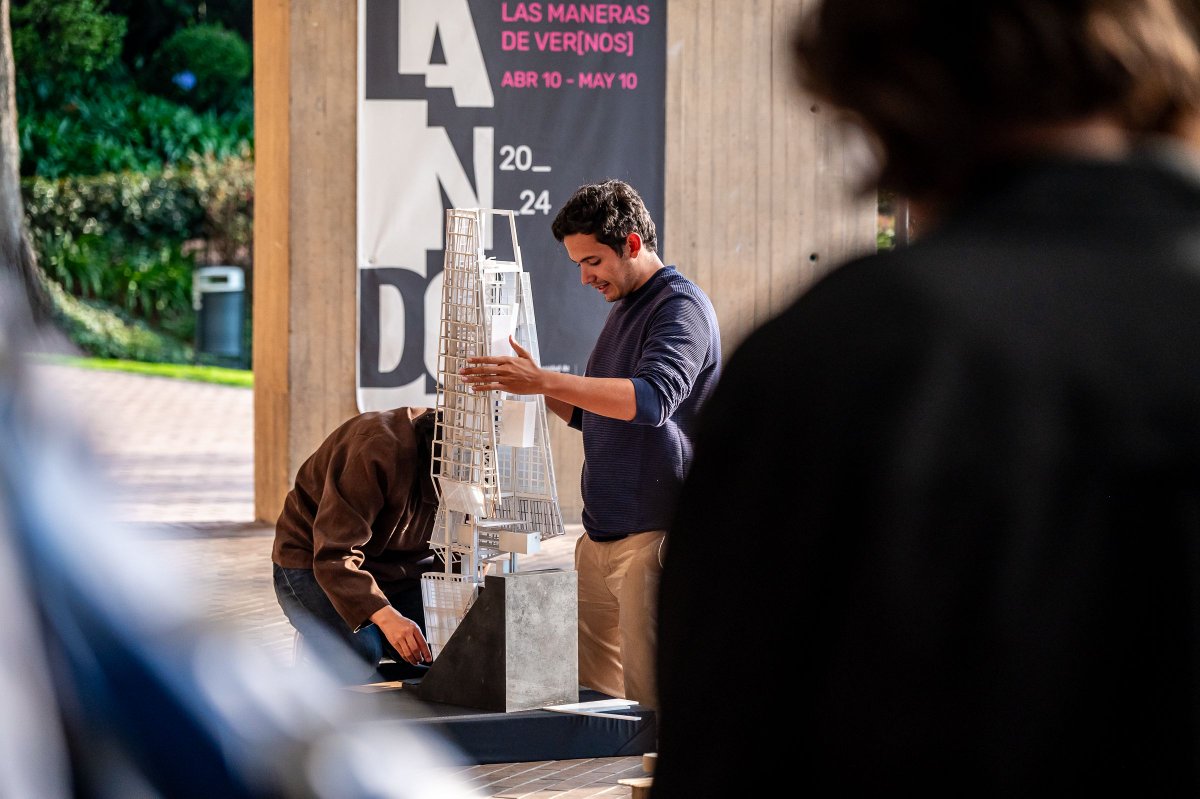 ArqDisUA's tweet photo. Una muestra de proyectos de estudiantes #ARQDISUniandes que podrás visitar hasta el próximo 3 de mayo en la sala de exposiciones del primer piso Bloque C #Uniandes.

#ArchitectureExpo #Expo #ExpoArquitectura #SchoolOfArchitecture #Bogota #Colombia https://t.co/UotiD2Rvxj