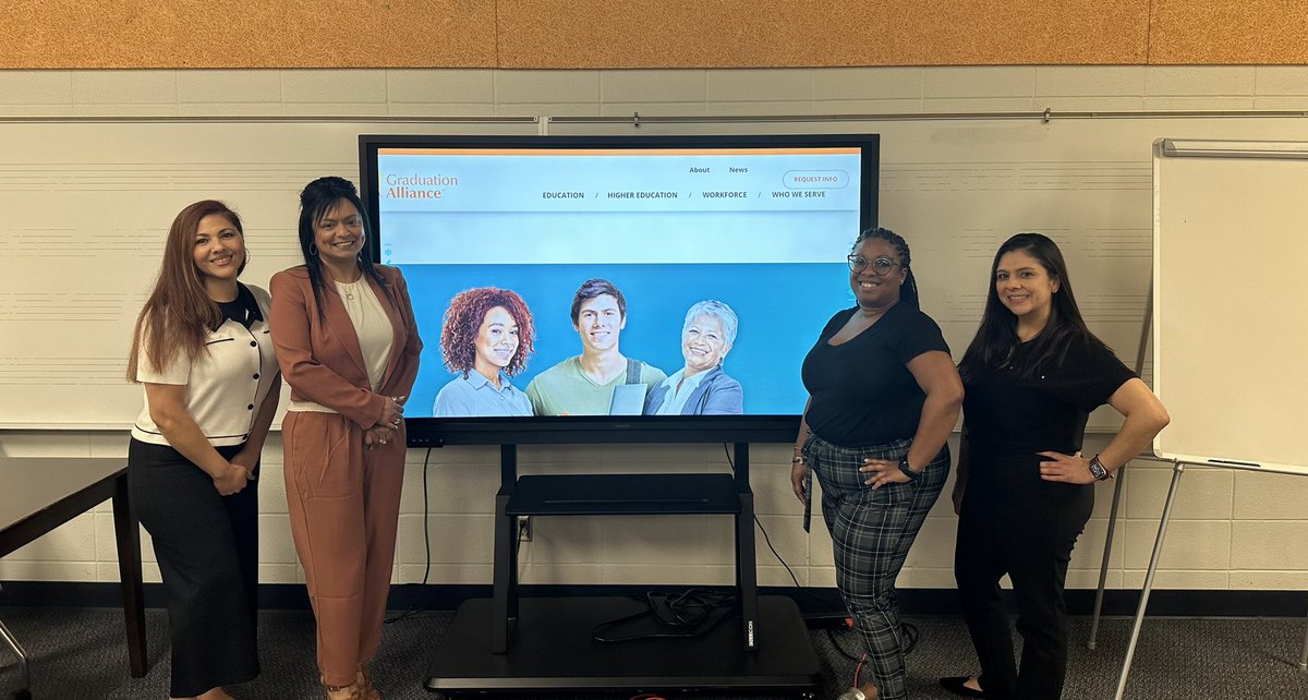 ConsejeraGuzman's tweet photo. @ChannelviewISD partnered with Graduation Alliance to provide our former students with a Tier III option in fulfilling their graduation requirements! #DropOutRecovery #Empowered2Thrive https://t.co/lO8vycUJdb