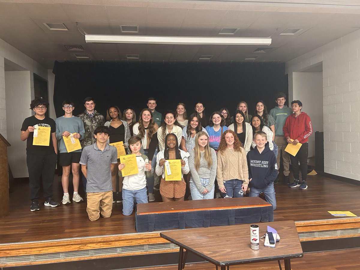 Danny Gallimore’s American History class from Mount Airy Middle School recently competed in the Regional National History Day competition at Surry Community College. This year’s theme was “Turning Points in History:” ow.ly/isye50RgrPb #magnetschools