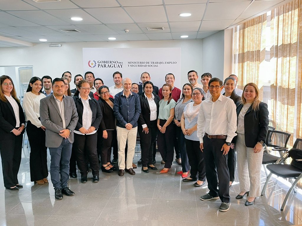 MTESS_PY's tweet image. #MercadoLaboral | Iniciamos el camino para el desarrollo del Sistema de Información del Mercado Laboral #SIMEL 📊📈

Hoy culminó el taller de producción de datos, un paso fundamental para coordinar y definir los indicadores del Sistema de Indicadores de Trabajo Decente. Nuestro