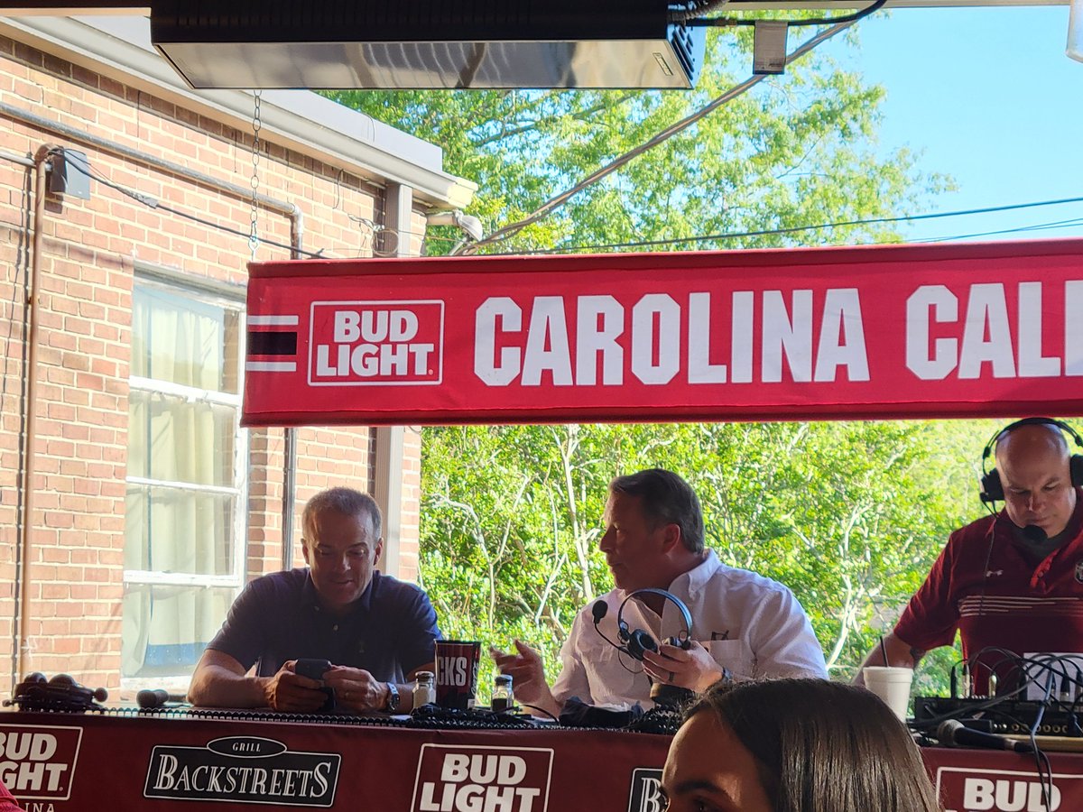 If there's a @GamecockFB game on Saturday, there's a Carolina Calls on Thursday. The regular crowd has shuffled in to Backstreets Grill to hear @CoachSBeamer