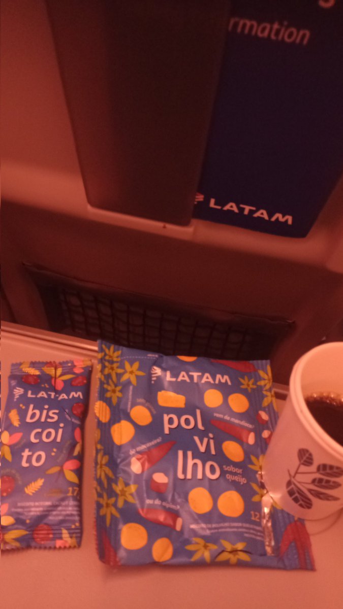 waldirvanderlei's tweet photo. Obrigado @LATAM_BRA por 12 gramas de biscoito de polvilho e 17 gramas de cookies a bordo do A321 no vôo 3230 (GRU X BEL), essas 29 gramas de alimento fizeram da viagem uma experiência inesquecível! https://t.co/66M4m3Wpyi
