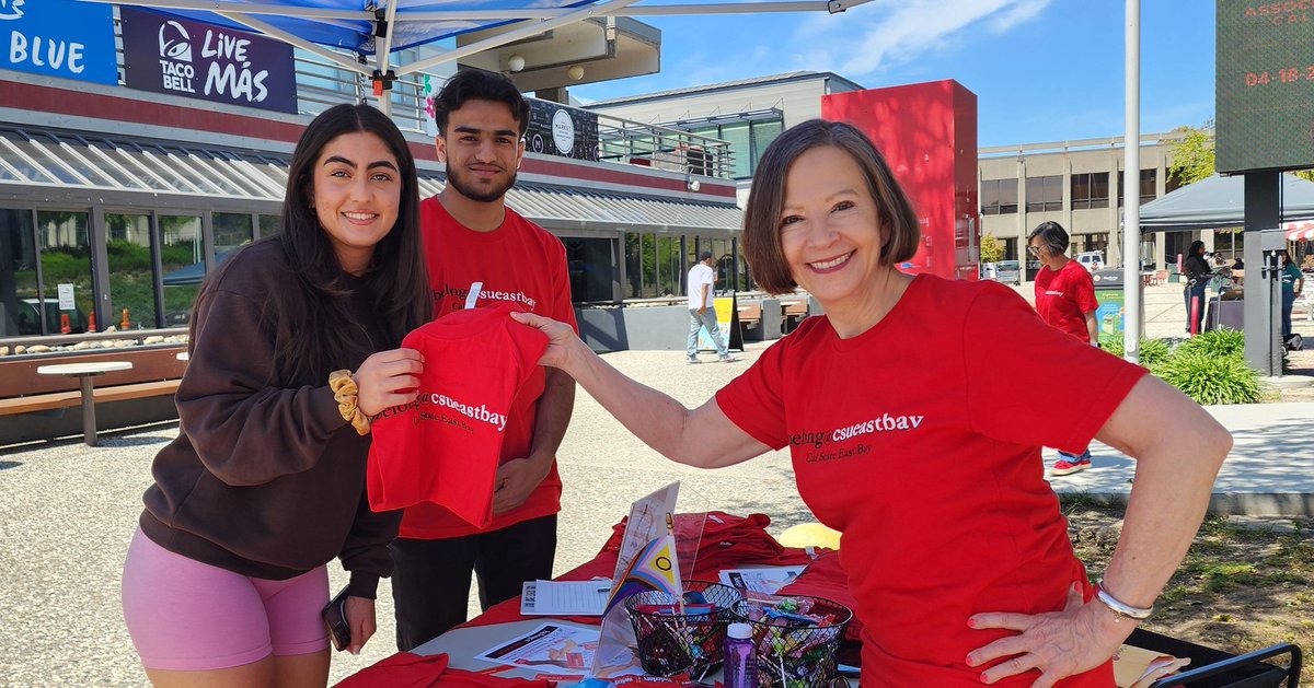Prez @CathySandeen, working tables for Campus Climate Survey @CalStateEastBay. Students, TAKE THE SURVEY by April 26th, get a FREE belong@csueastbay t-shirt. Check your email & Canvas. We need your voice to support our diversity & equity work on campus. @DiversityCSUEB @calstate