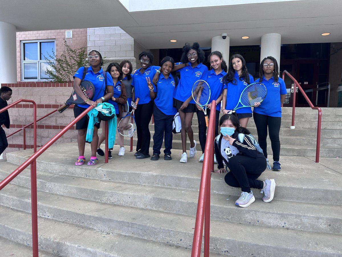 Big congratulations to our girls 🎾 team for their first win in over 3 years! They beat Kennedy 4-0 this afternoon. Also, let’s hear it for 1st year head coach, Coach Hernandez, on her first career victory as a ‘Rine head coach!! So proud of you ladies!!