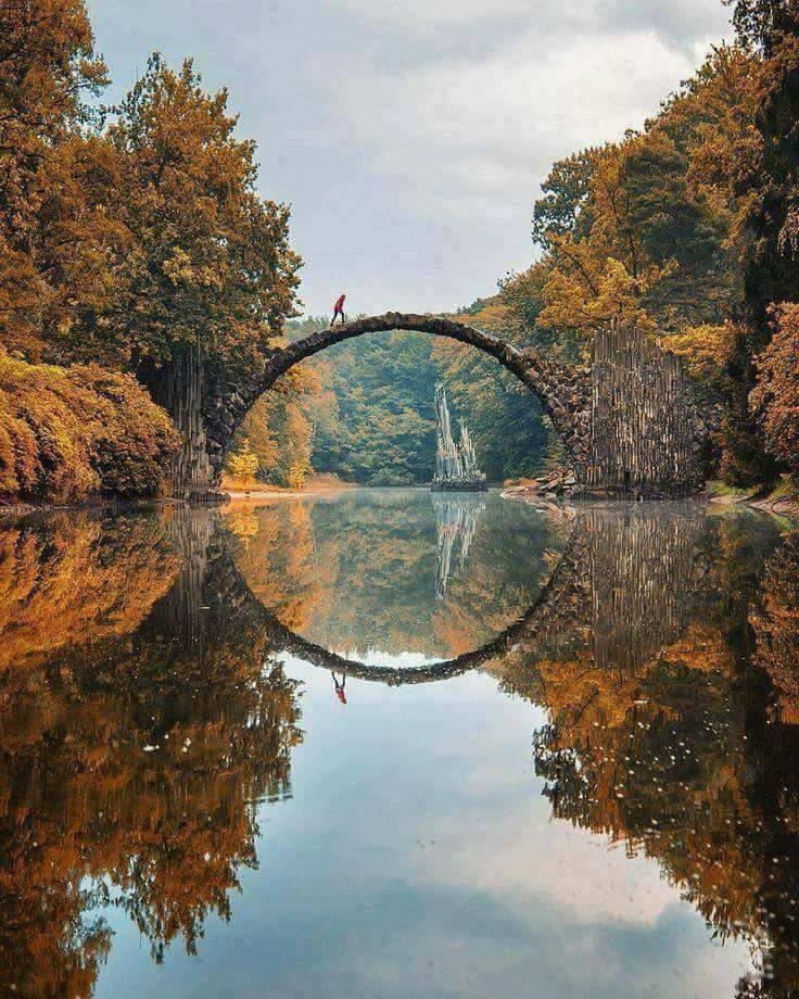 La perfección en la naturaleza 🙀🌍🌄

Puente Espejo, ubicado en Alemania 🇩🇪