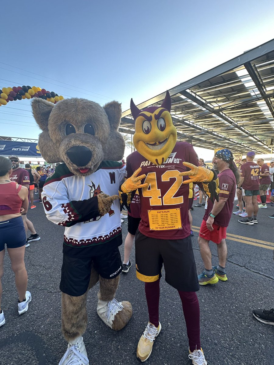 SparkySunDevil's tweet image. The last photo with my best friend…

Go Yotes ♾️ @HowlerCoyote #Yotes