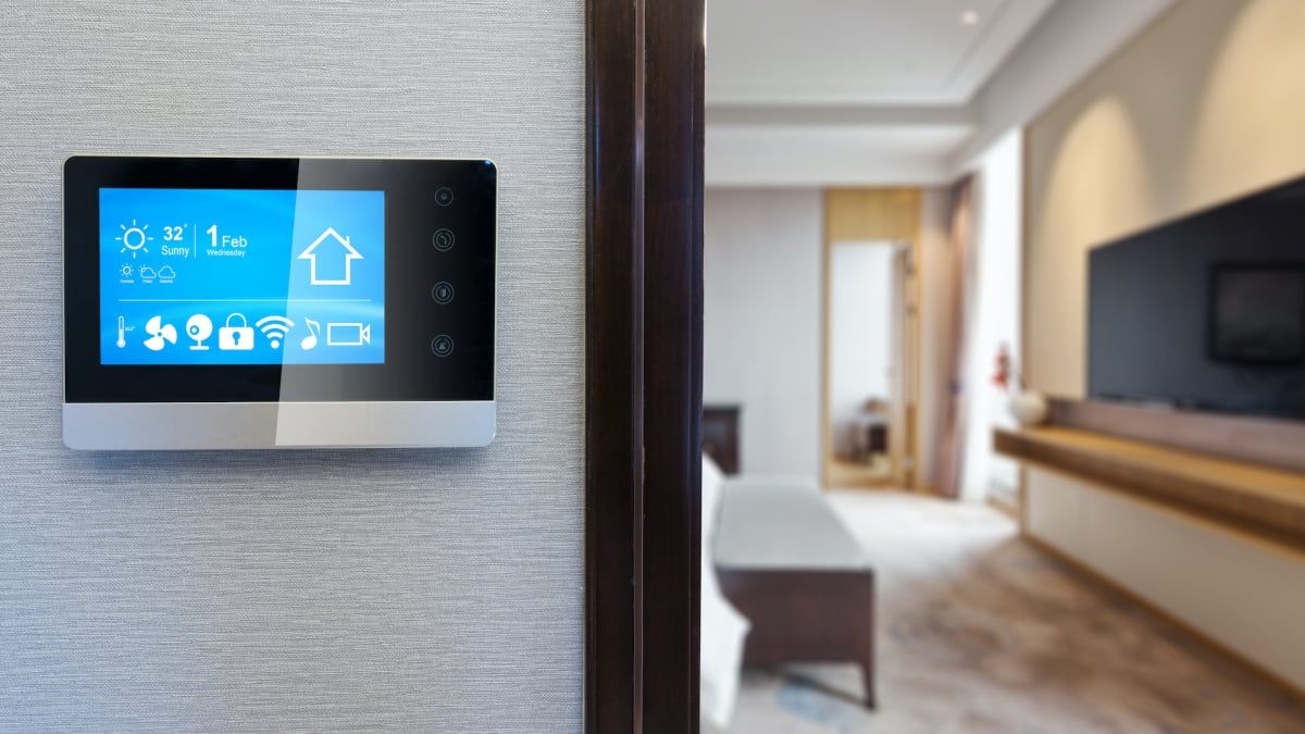 lifehacker's tweet photo. Since smart tech can work to prevent the kind of costly events that result in insurance claims, it makes sense that there’s an emerging trend of insurance companies offering discounts for specific smart tech in the house.
Link:
https://t.co/pH5o4xFvpG https://t.co/JB6H2s3GzJ
