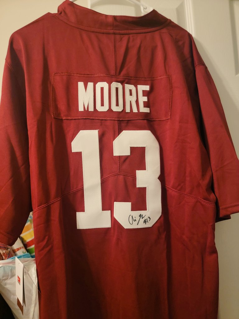 JenniNickle's tweet image. Autographed jersey from one of your favorite players ✅️
"If they ain't wearing Crimson...."
❤️🐘 thanks @akaPMoe