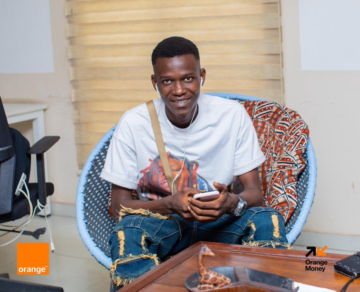 RapRampageSl's tweet photo. Earlier today, the leadership team of Rap Rampage Management, headed by the Director Mamud Happy Jalloh, paid a visit to #Orange HQ to officially present the winner of Rap Rampage Season One Ray-Boy Blu. https://t.co/0H8HoJVYQR