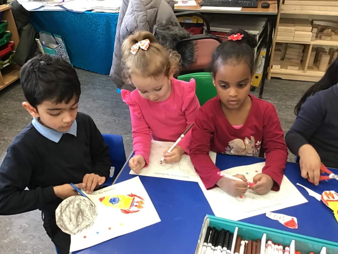 ClassIbrox's tweet photo. Our nursery children loved having the opportunity to join p1 yesterday. S was super happy to be in class with his big sister. 
#transitiontoschool 
#primary1 
#earlylearning
#partnerships https://t.co/j0Snm1WkEK