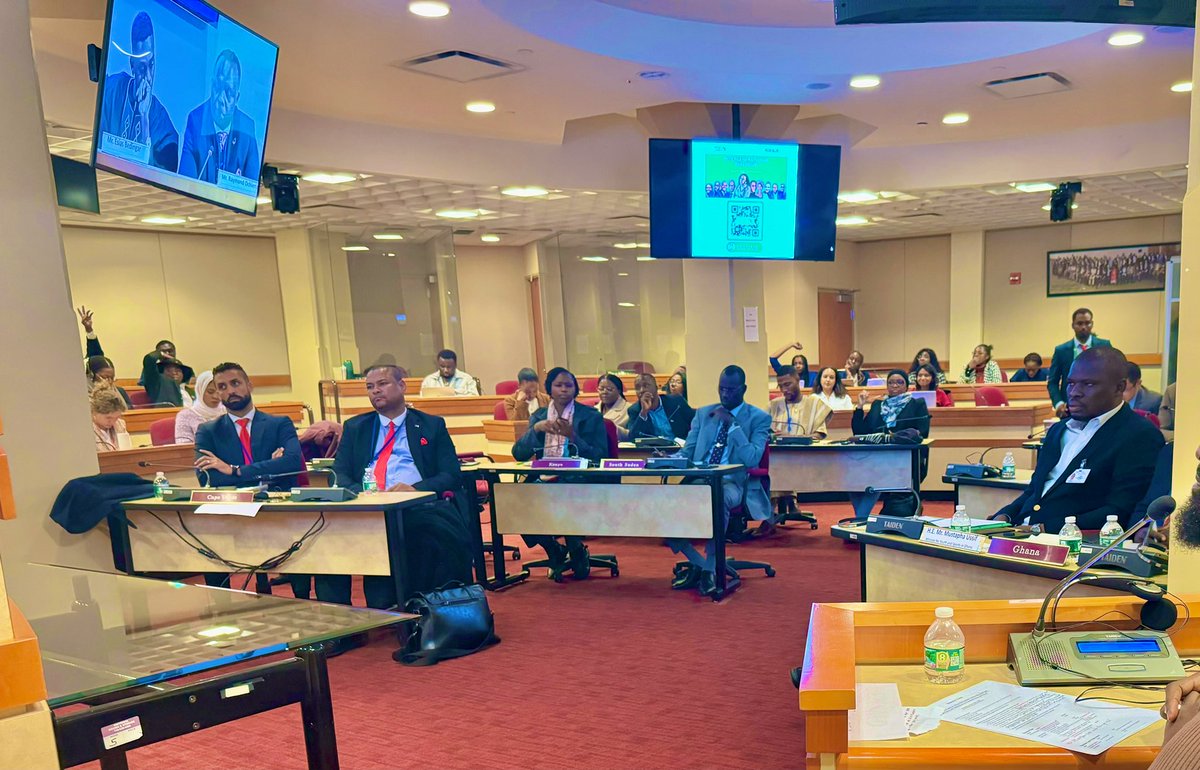 AfricanUnionUN's tweet photo. #Today
Thought-provoking discussions at the #African Ministerial side-event on the margins of the #EYF. #YoungLeaders exchanged w/ Ministers of Youth on reshaping the #FutureofAfrica's development through #YouthFriendly policies. #InvestinginYouth #Education #YouthEmpowerment https://t.co/leaEYVJHTI