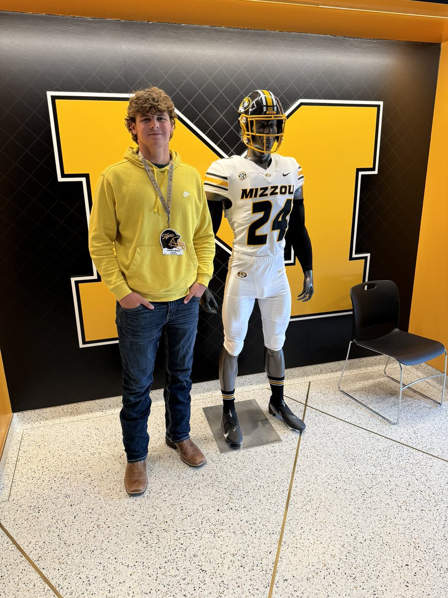 Landon Bland (@landonbland04) on Twitter photo After a great visit at <a href="/MizzouFootball/">Mizzou Football</a> I am blessed to receive my first SEC offer <a href="/coachbrianearly/">Brian Early</a> #MIZ <a href="/CoachDrinkwitz/">Eliah Drinkwitz</a> <a href="/DLineGURU/">Coach AL Davis</a> <a href="/coreybatoon/">Corey Batoon</a> After a great visit at <a href="/MizzouFootball/">Mizzou Football</a> I am blessed to receive my first SEC offer <a href="/coachbrianearly/">Brian Early</a> #MIZ <a href="/CoachDrinkwitz/">Eliah Drinkwitz</a> <a href="/DLineGURU/">Coach AL Davis</a> <a href="/coreybatoon/">Corey Batoon</a>