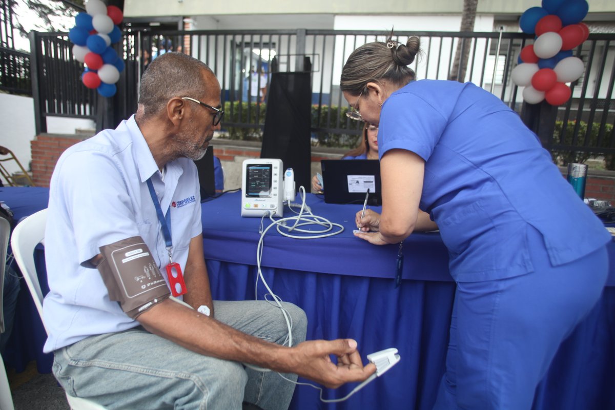 minenergia_ve's tweet image. #Entérate || G/J @NestorLReverol: En esta actividad promovida por #Asoelec, los trabajadores recibieron atención en diferentes especialidades como: Medicina General, Pediatría, Odontología, Oftalmología y Traumatología

#BloqueoCero