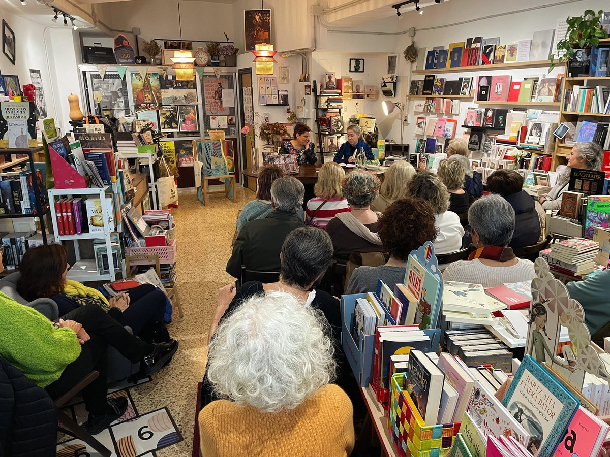 Qué bien escuchar a mi admirada @mariafernandamp hablando de su nuevo libro, «Visceral», y de más cosas, en @Saturnina1La de Bilbao. Muchas ganas de ponerme con su lectura.