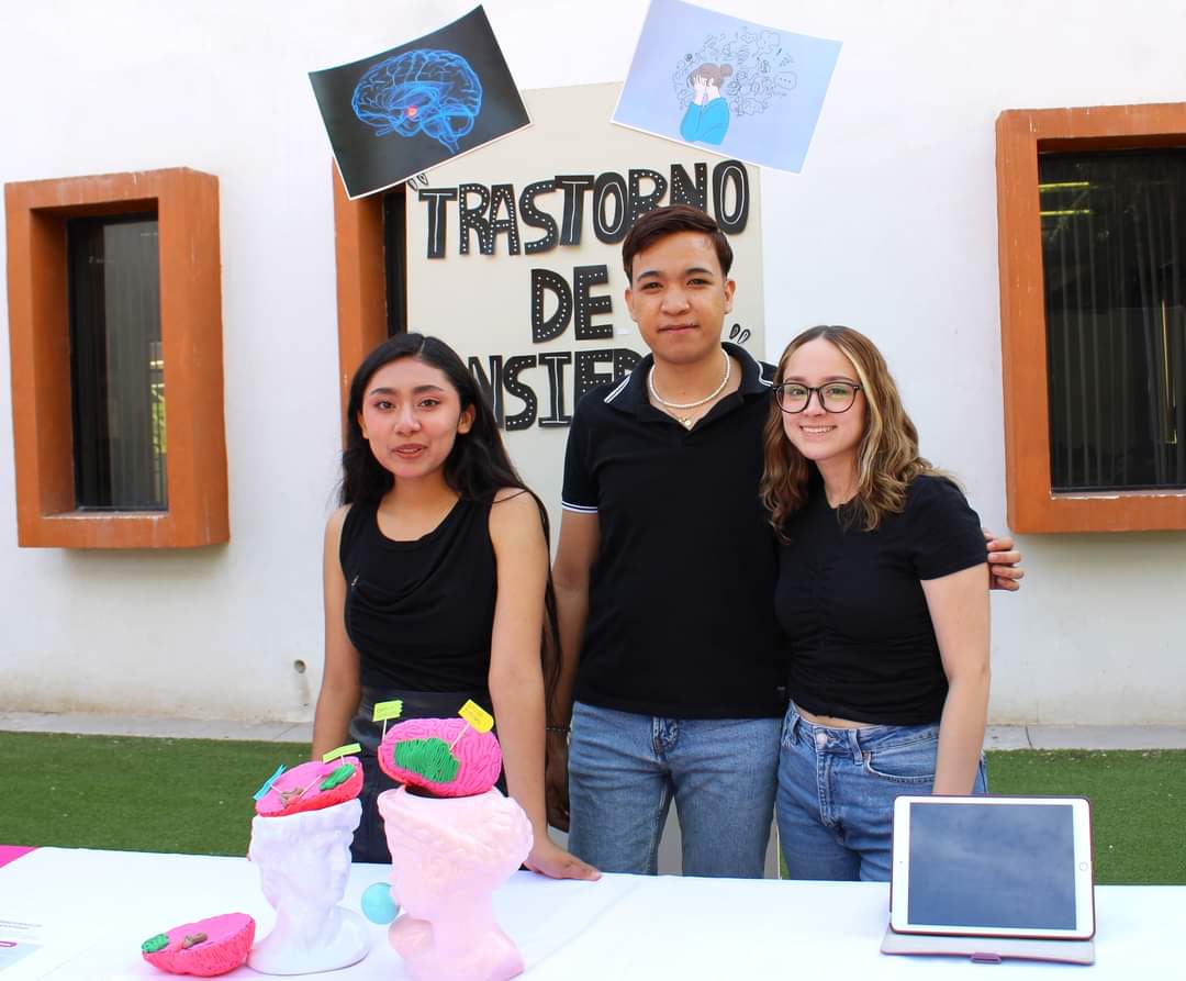 desierto_voces's tweet photo. ¡Histórico momento en la UAL! 🌟 Los estudiantes de psicología de sexto semestre organizaron la Primera Feria de Salud Mental. ¡Enhorabuena por esta iniciativa tan importante! 💚 #SaludMental #UAL #Psicología https://t.co/8yd3MnDgM2