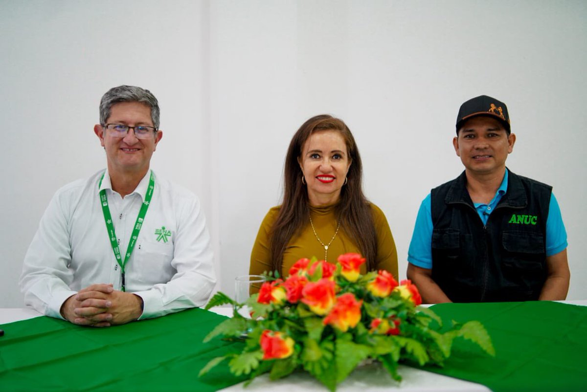 johanasmedina's tweet photo. Hoy con la participación de 45 representantes de Asociaciones Campesinas socializamos en el @SENACasanare el Programa de Formación Especializada para la Economía Campesina, el cual busca fortalecer la economía y el acceso a oportunidades para el campesinado colombiano. 💪🌾🌟 https://t.co/Fy7dak4sVK
