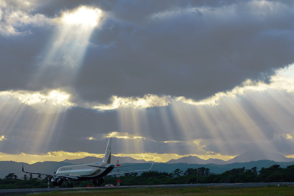 仙台空港 STARLUX太陽のシャワータイム #仙台空港 #Sendai_Airport #SDJ #STARLUX #AirBusA321 #ファインダー越しの私の世界 #宮城県