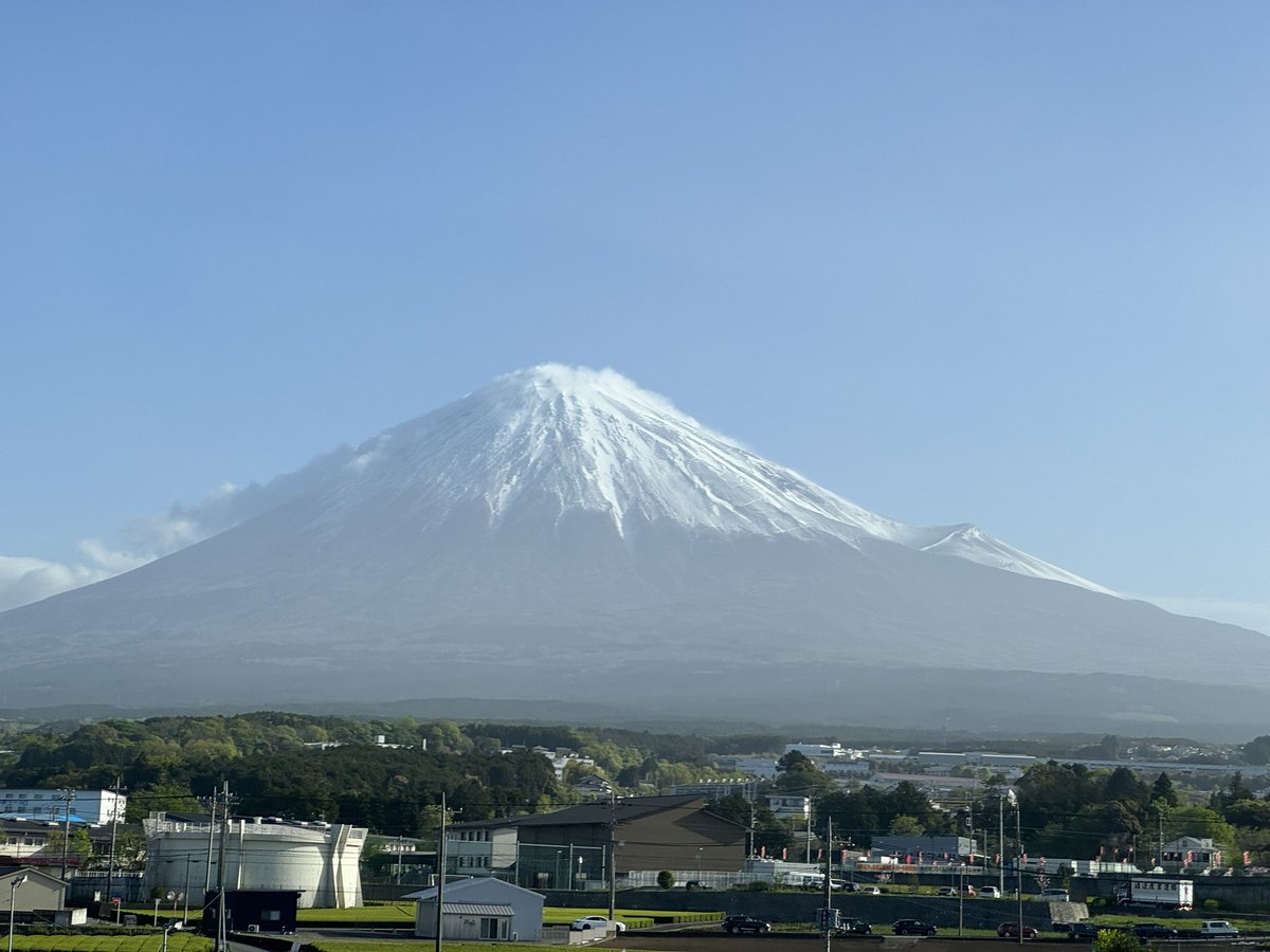 EBInoHIRO's tweet photo. お久しぶりです。
今日は、お出かけ途中に富士山綺麗です。 https://t.co/9UiygfvOde