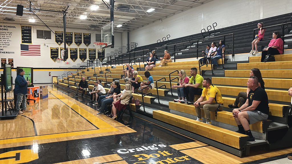 District wide @CarrollSchoolsK parent and community information meeting led by Michael DeLeon from @SteeredStraight about the dangers of vaping, drugs and alcohol use by students