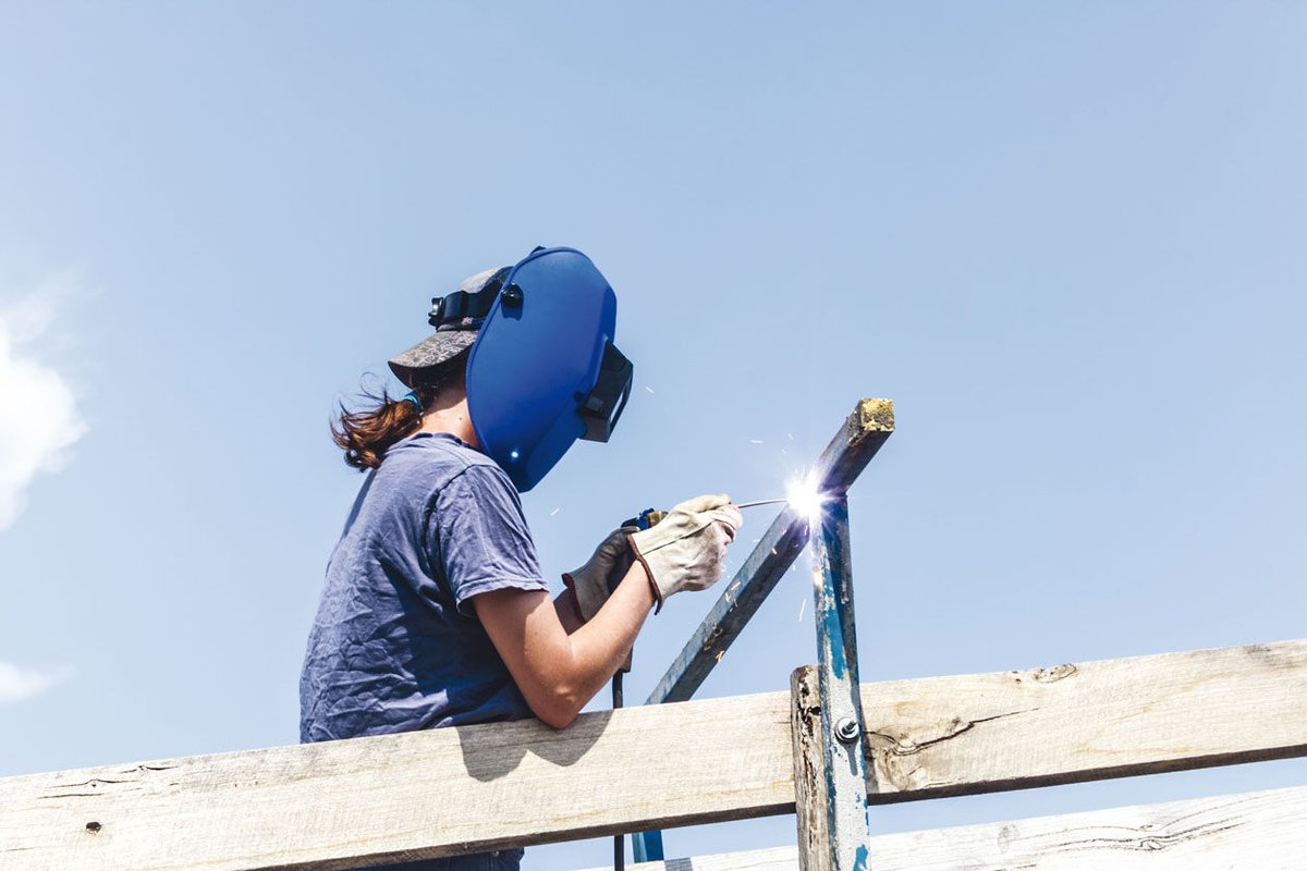 PKSafetydotcom's tweet image. Essential tips on choosing the right face protection. Protect your team with the best gear. #FaceProtection #SafetyFirst bit.ly/431AM7M