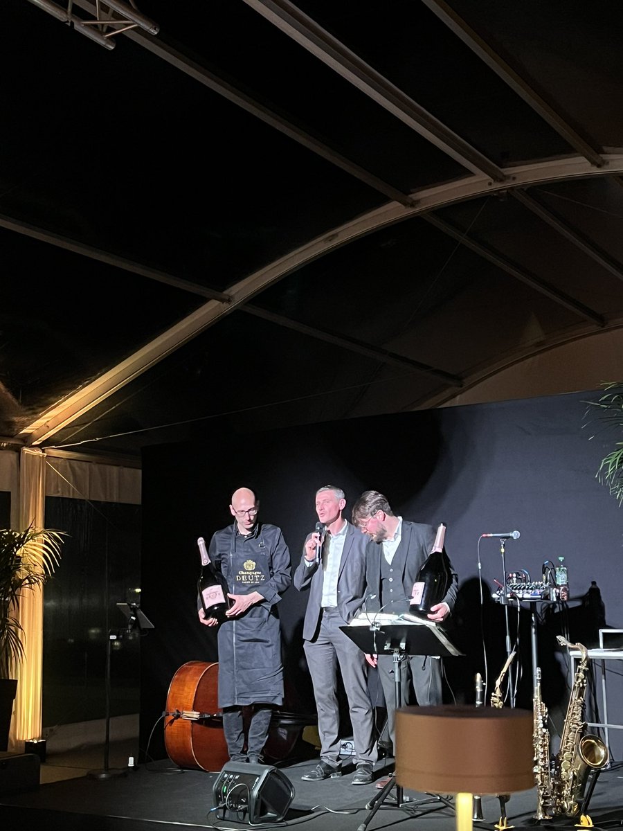 Mathildegzvr's tweet image. Très belle soirée chez Deutz à l’occasion de la #dégustation des vins clairs ! Bravo à toute l’équipe 🍾