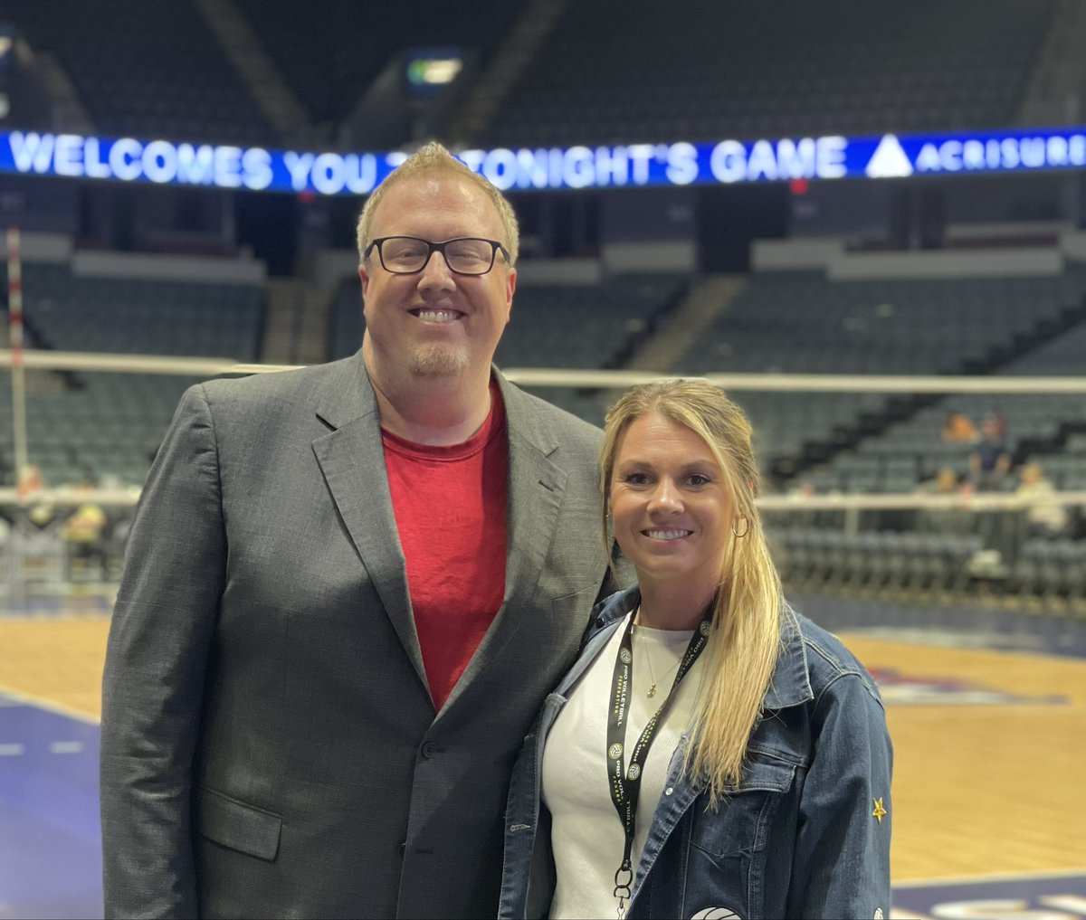 Like the sign says behind us, we ‘welcomes you to tonight’s game’. It’s the @GR_Rise and @orlvalkyries tonight from @VanAndelArena. @KayOh11 & I got you covered on @961game and @YouTube beginning at 6:45pm. Watch: youtube.com/live/-w6a6wxT1… Listen: 961thegame.iheart.com