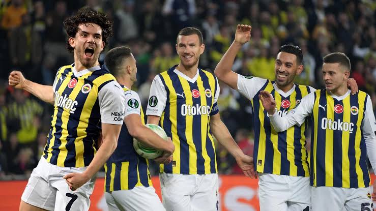 Avrupa'da bizi gururla temsil eden Fenerbahçe'mize bugüne kadar gösterdiği performanstan dolayı teşekkür ederiz. #Fenerbahce #FBvOLY #Elendik Sivas Korkak Penaltı Geçmiş Olsun Amiiin Penaltı Türkiye Cengiz Mert Hakan İsmail Kartal #deprem Köyferans