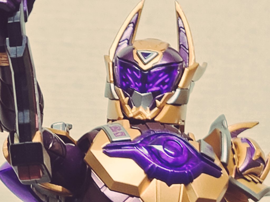 朝から一次創作描いてました
彩飛影さんのお店にやってきたエジプト人記者
「アイーシャ・ジャカル」さん
広告や宣伝もできる記者である。
モチーフは鎧甲勇士の狼帥。
私のキャラでは初の褐色肌だったりします。
