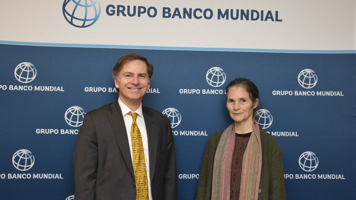 Muy motivado por explorar la posibilidad de unirnos al trabajo que <a href="/sabina_alkire/">Sabina Alkire</a>, creadora del Índice de Pobreza Multidimensional, y <a href="/UniofOxford/">University of Oxford</a> están haciendo con los gobiernos de América Latina para abordar la pobreza desde sus múltiples aristas.
