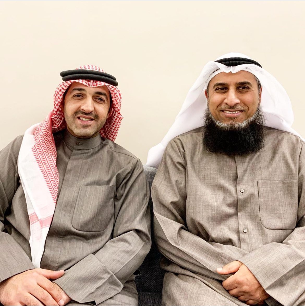 رحمك الله يا بوخالد الغالي..فإن رحيلك ثقيل جداً جداً..نم قرير العين فما شهدته من حشود 
المعزين ومن الثناء عليك يجبر القلب..
أسال الله العلي القدير أن يغفر لك ويجعل مثواك
الفردوس الأعلى..
#وليد_عبدالله_الغانم