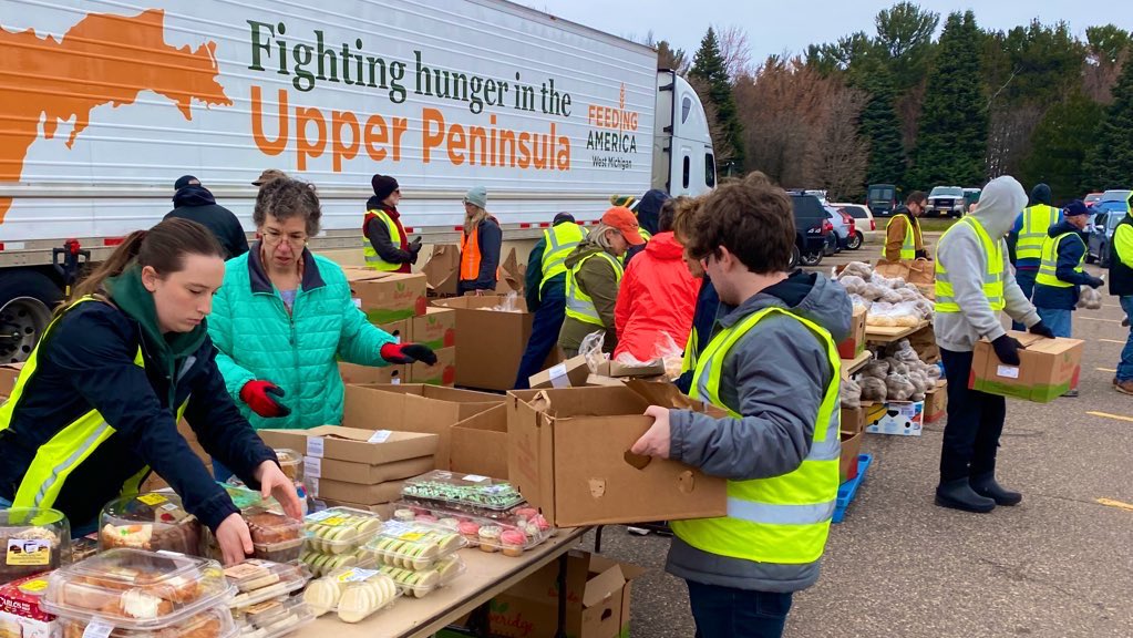 Members of #LIUNA Local 1329 teamed up with Upper Peninsula Health Care Solutions and @feedingwestmich for a food drive in Marquette yesterday. Despite the rainy weather, we had 6 volunteers show up and make a huge impact in our community! ✊

#laborersrising