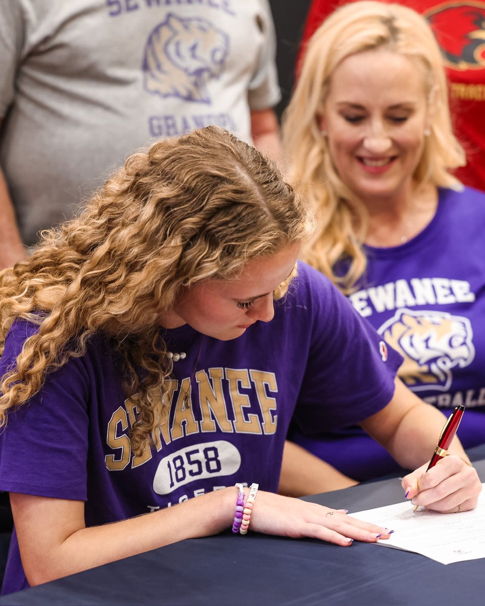 GraceCPotter's tweet photo. It’s Official! Just signed my commitment to play basketball &amp; run track for Sewanee! I can’t wait to join my new teammates on the mountain!! A HUGE THANKS to all my family, teammates &amp; coaches who guided me to this day &amp; those who gave me the opportunity to continue sports I love https://t.co/7J0C1b0ZQh