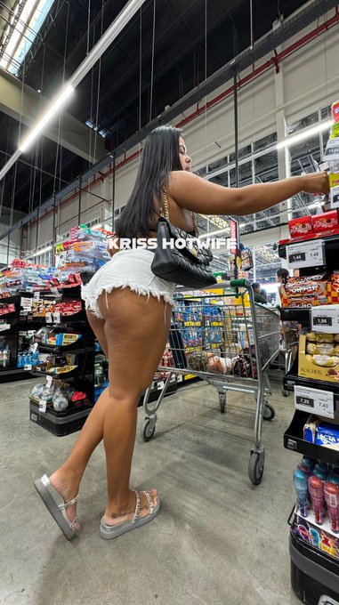 Qual dessas gostosuras voc&ecirc; comeria?  Eu amo ferrero rocher 😍 https://t.co/2MUzSnov0i