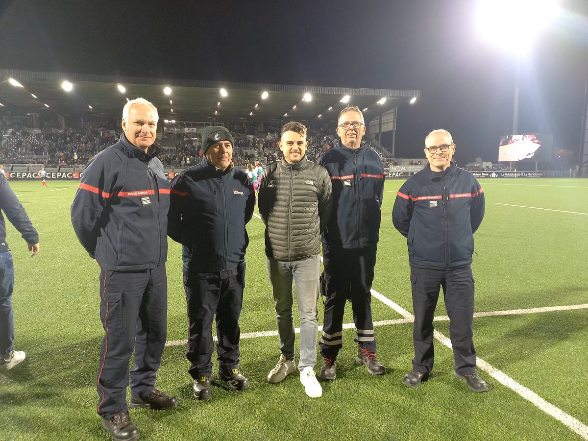 Pompiers_13's tweet photo. [#VieduCorps] 

Match caritatif de #rugby en lever de rideau de ProD2
Victoire de @UnionPompiers13 👏👏 vs #sdis84 
à @aixmaville 

✅Belle démonstration de l’équipe féminine à la mi-temps !
✅ Au profit de l’#ODP🙏  @ProvenceRugby  @Presidentudsp13 #solidarite https://t.co/Ad4qHMEylr