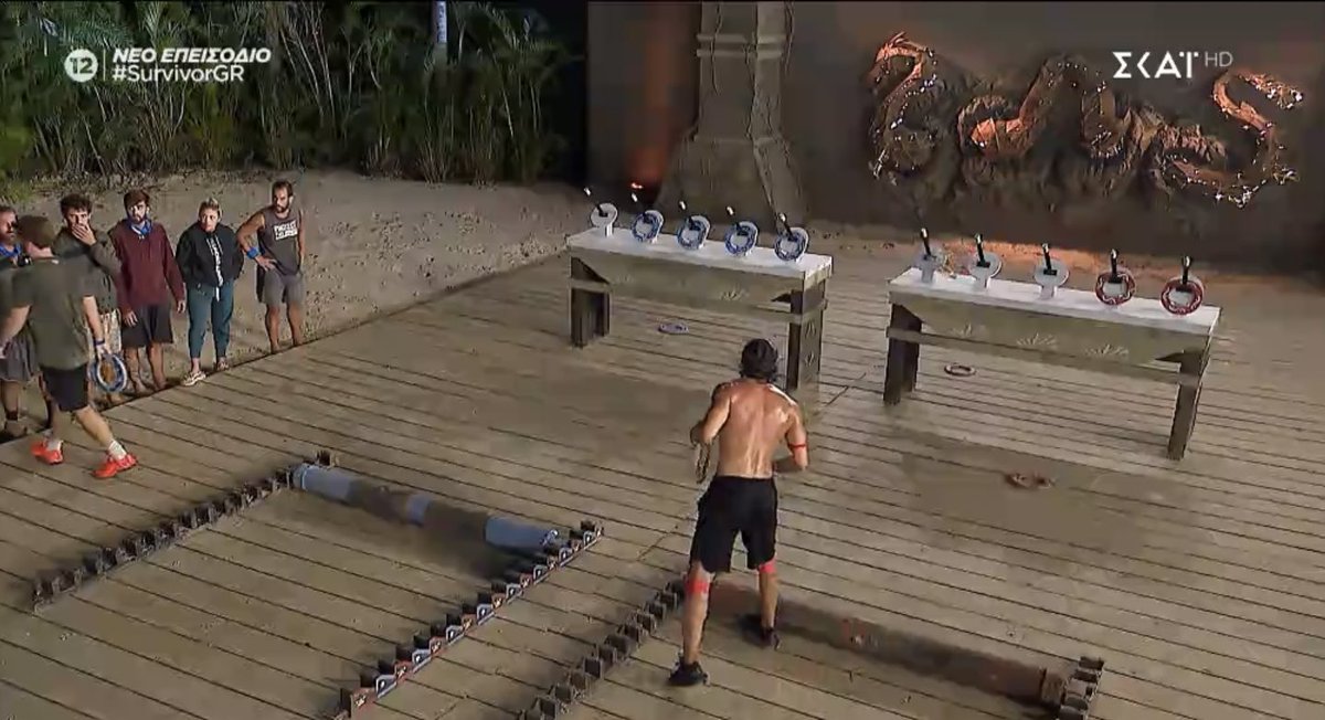 half_sketo's tweet image. Φίλησε τον τελευταίο κρίκο λίγο πριν νικήσει, πήγε στον πάγκο κ παραχώρησε τη θέση του για να πάει να βρει τον πατέρα του
Είσαι μεγάλη λατρεία ❤️ #survivorGR