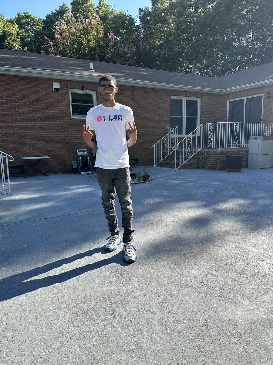 FranksIndaBank's tweet photo. When i steps its expensive 🧼 https://t.co/OQ8UDkxAQb