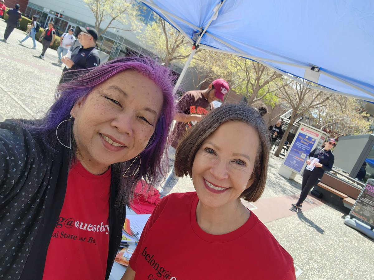 What a treat to have Prez @CathySandeen volunteer at our Campus Climate Survey table recruiting students to take the survey. Students enjoyed meeting and chatting with their Prez. So much activity on this gorgeous day @CalStateEastBay ! @DiversityCSUEB @calstate