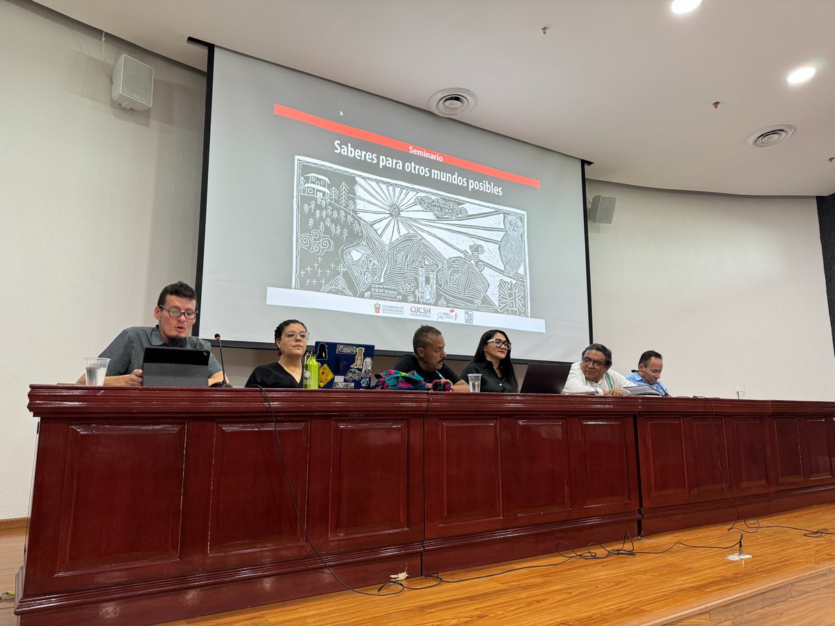 Estamos en vivo con el seminario: Saberes para otros mundos posibles con la mesa Nuevos enfoques legales: ¿Otra abogacía es posible?

#EnVivo 

rb.gy/4cp1zb