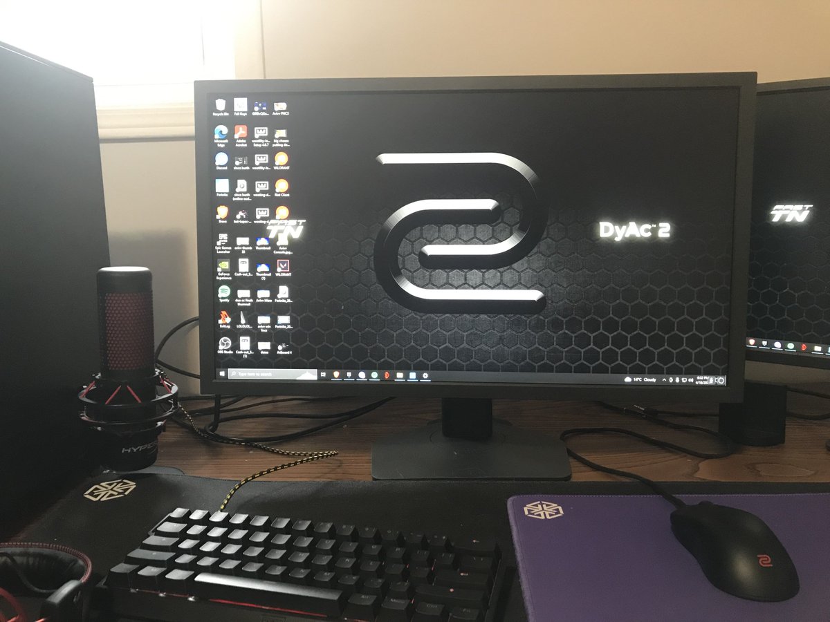 I've upgraded to @ZOWIEbyBenQUSA 's XL2546X #FastTN 240Hz gaming monitor! I can confidently say that #DyAc2 looks clearer and makes it a lot easier to track enemies! I also love the even smaller monitor base which gives me more room for my setup! 🔗benqurl.biz/3Q4Zn8d