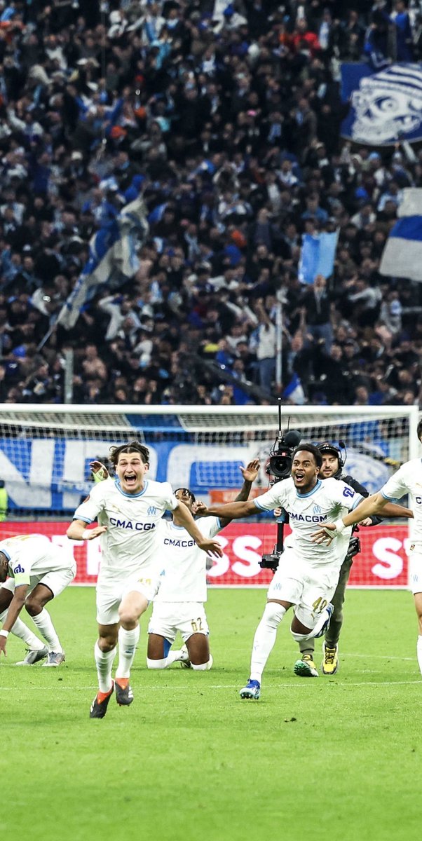Be_OM13's tweet photo. VOUS NE VERREZ PAS BLUS IMAGE CE SOIR !!! 😍💙🤍

#TeamOM | #OMSLB https://t.co/PJgIf0qRtr